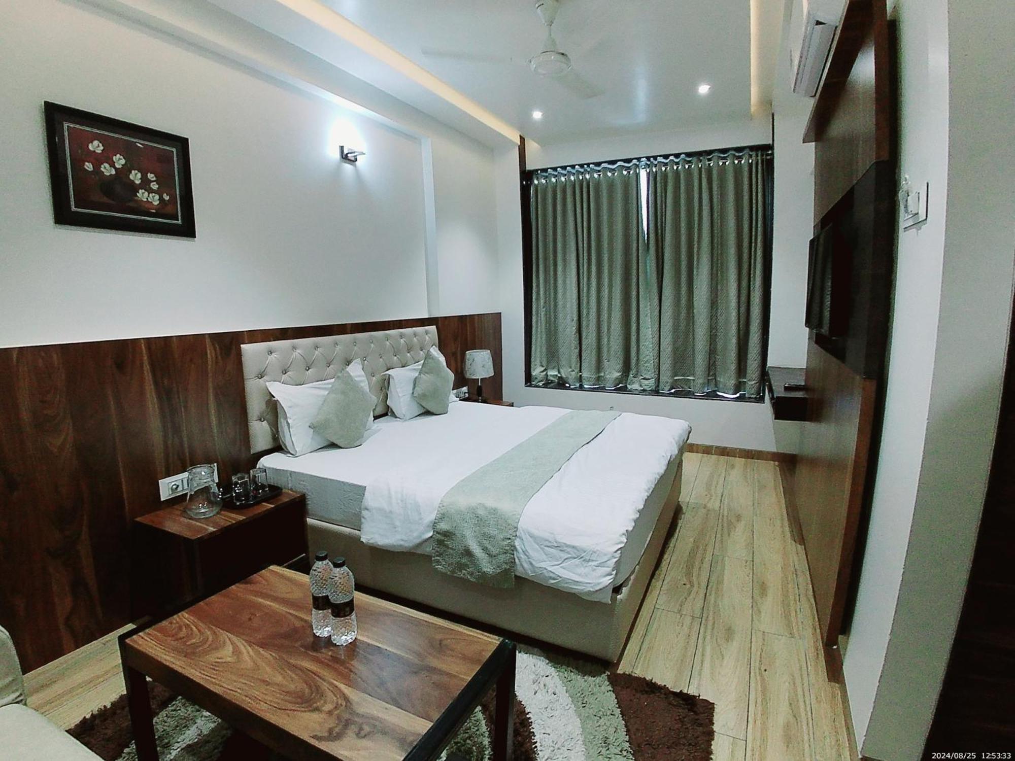 Hotel Sai Pratik, Newly Built Up, Complimentary Shuttle To The Temple Shirdi Bagian luar foto