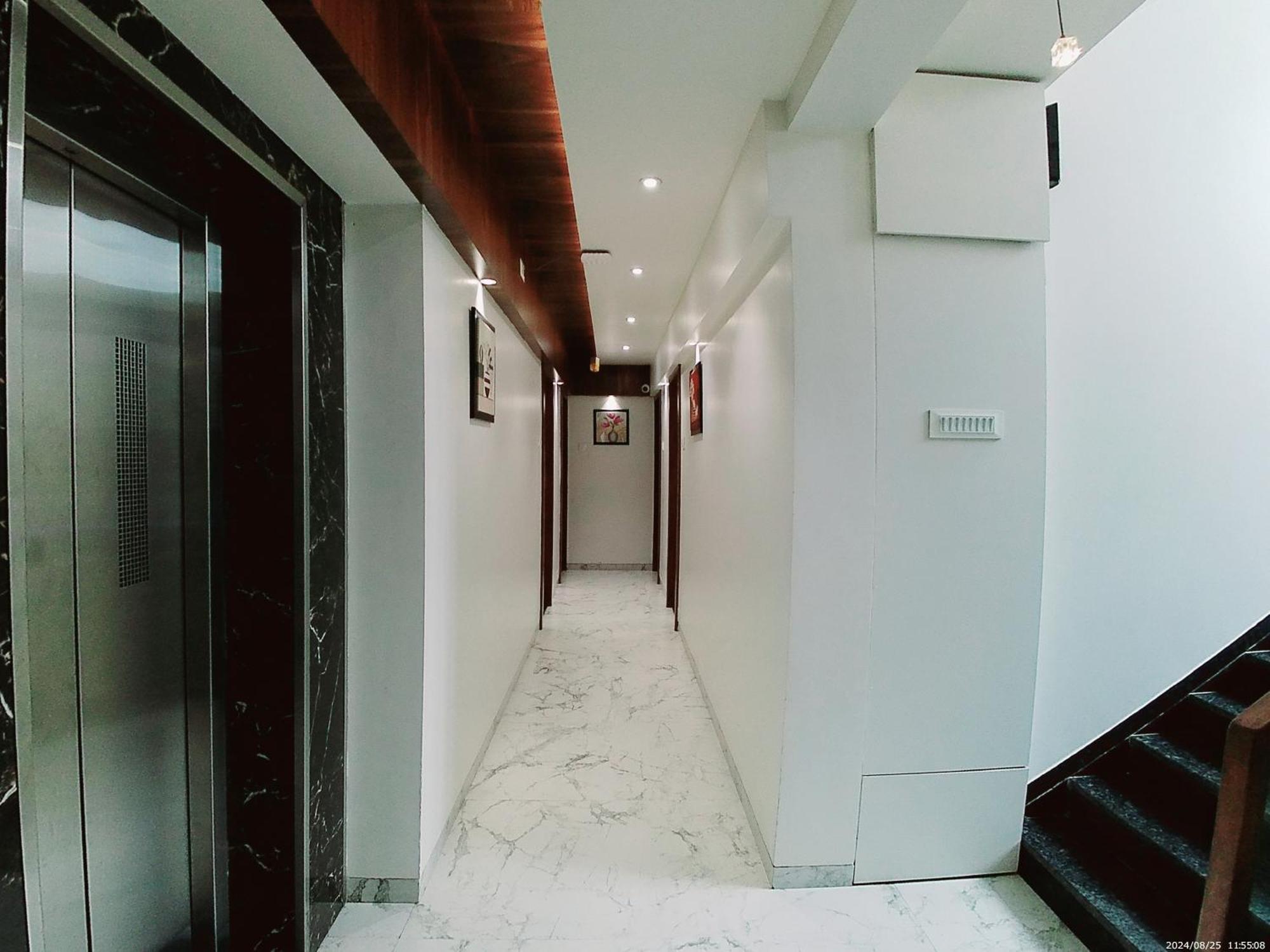 Hotel Sai Pratik, Newly Built Up, Complimentary Shuttle To The Temple Shirdi Bagian luar foto