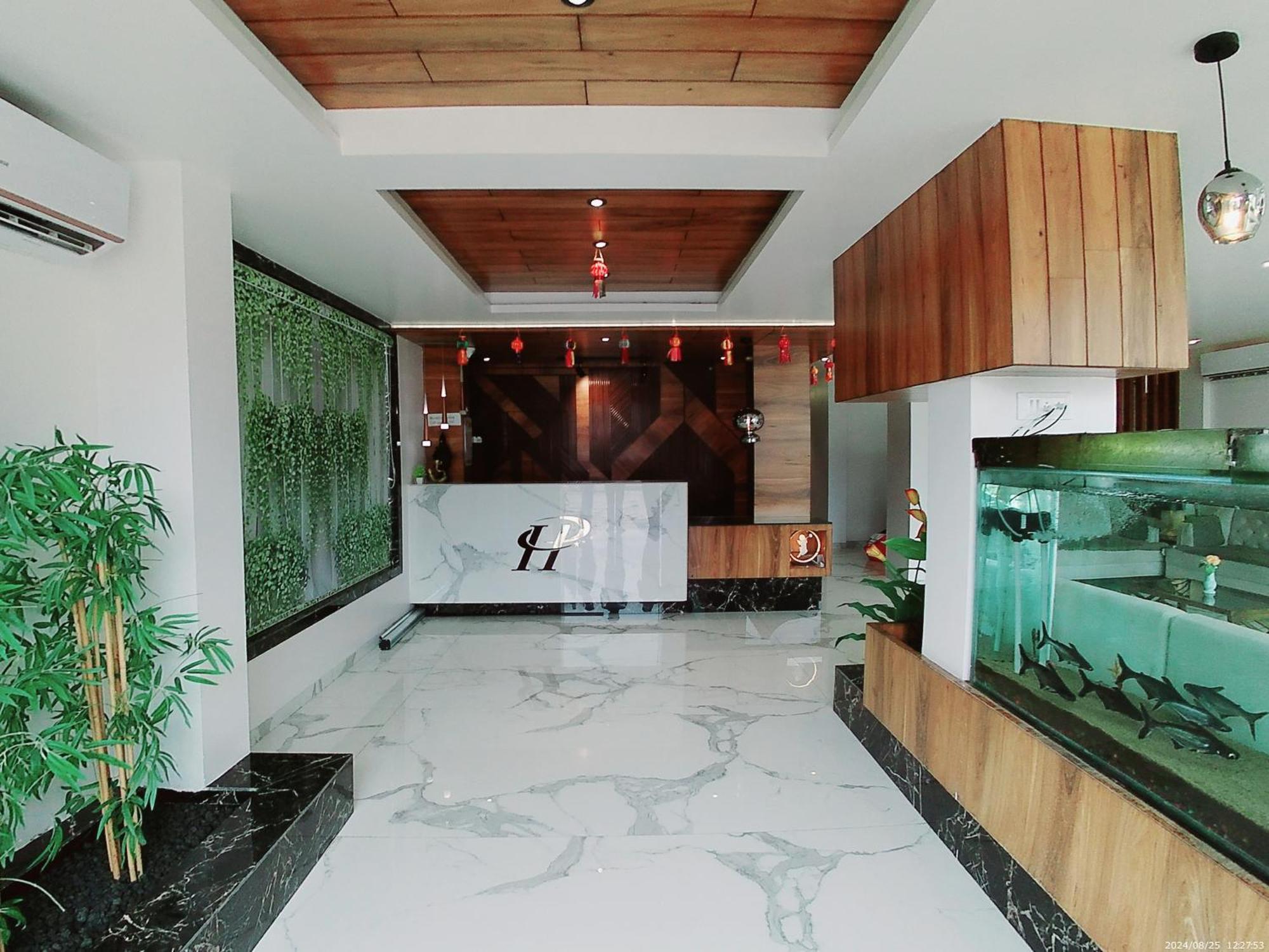Hotel Sai Pratik, Newly Built Up, Complimentary Shuttle To The Temple Shirdi Bagian luar foto